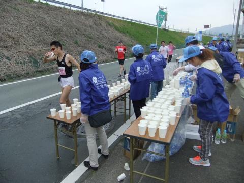 第2回前橋・渋川シティマラソン給水所ボランティアのみなさんの写真