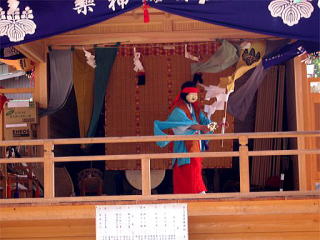 下南室神楽の様子の写真