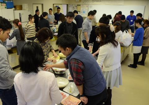 鍋を作る様子
