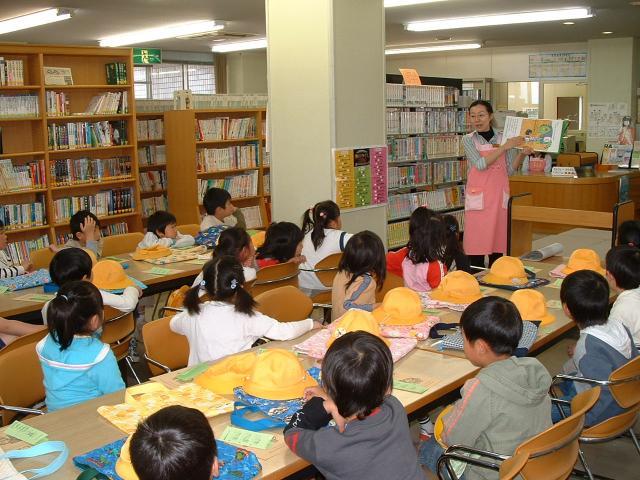 北橘図書館の館内写真