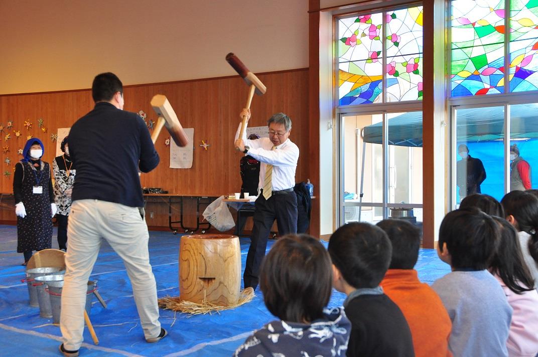 こもち幼稚園 餅つきの写真1