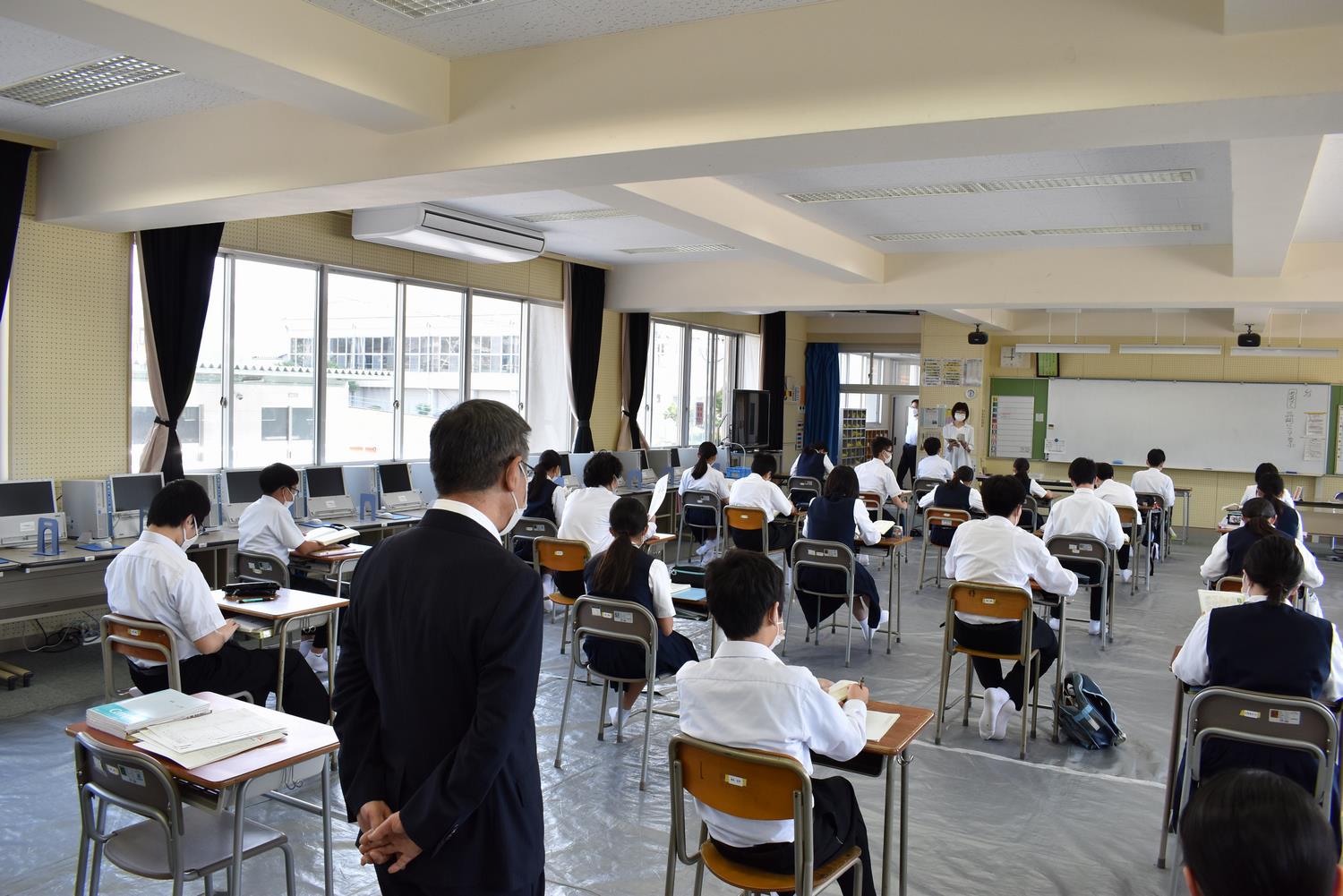 金島中学校の写真2