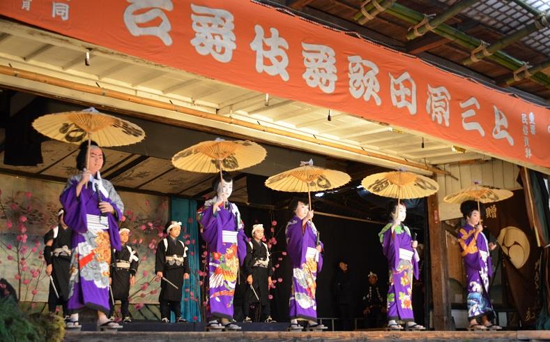 上三原田の歌舞伎舞台の写真