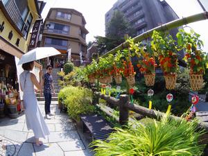 温泉街の風情＿高橋八千代