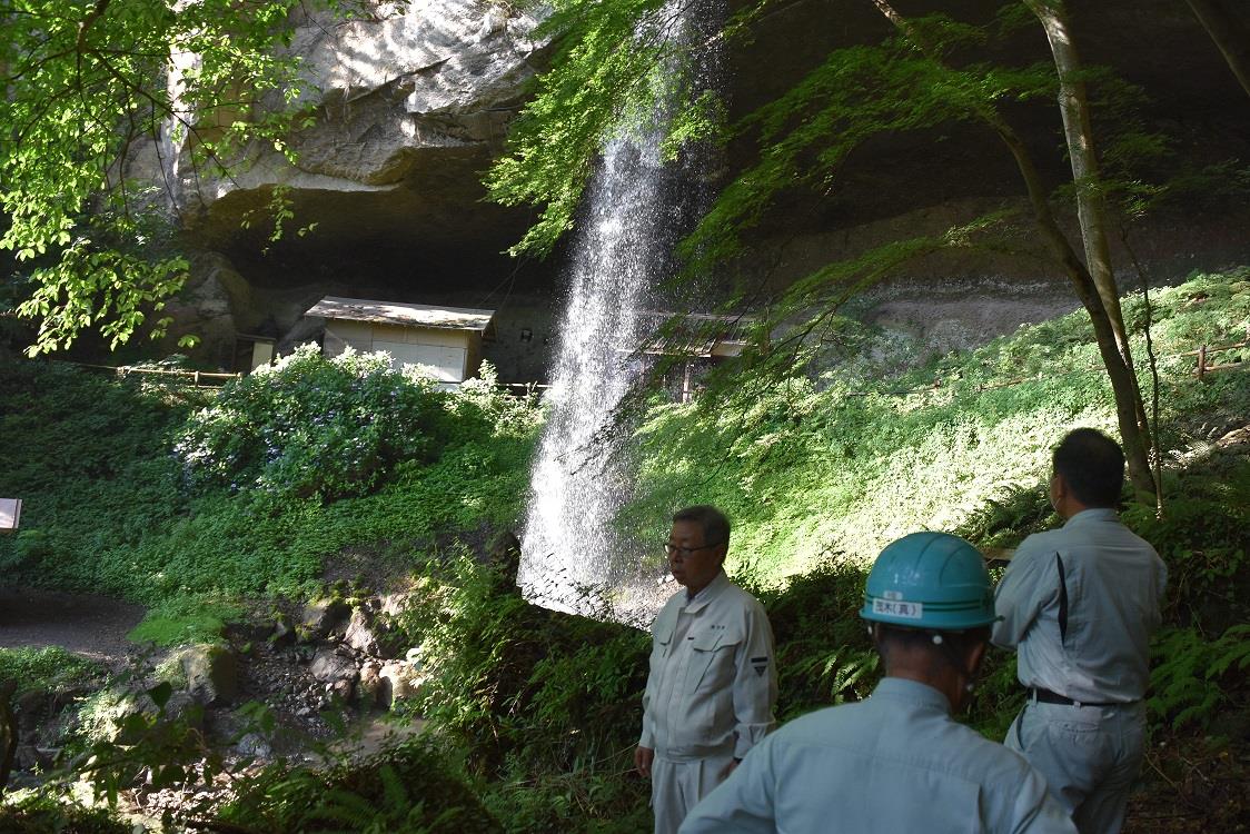 棚下遊歩道の現地視察の写真2