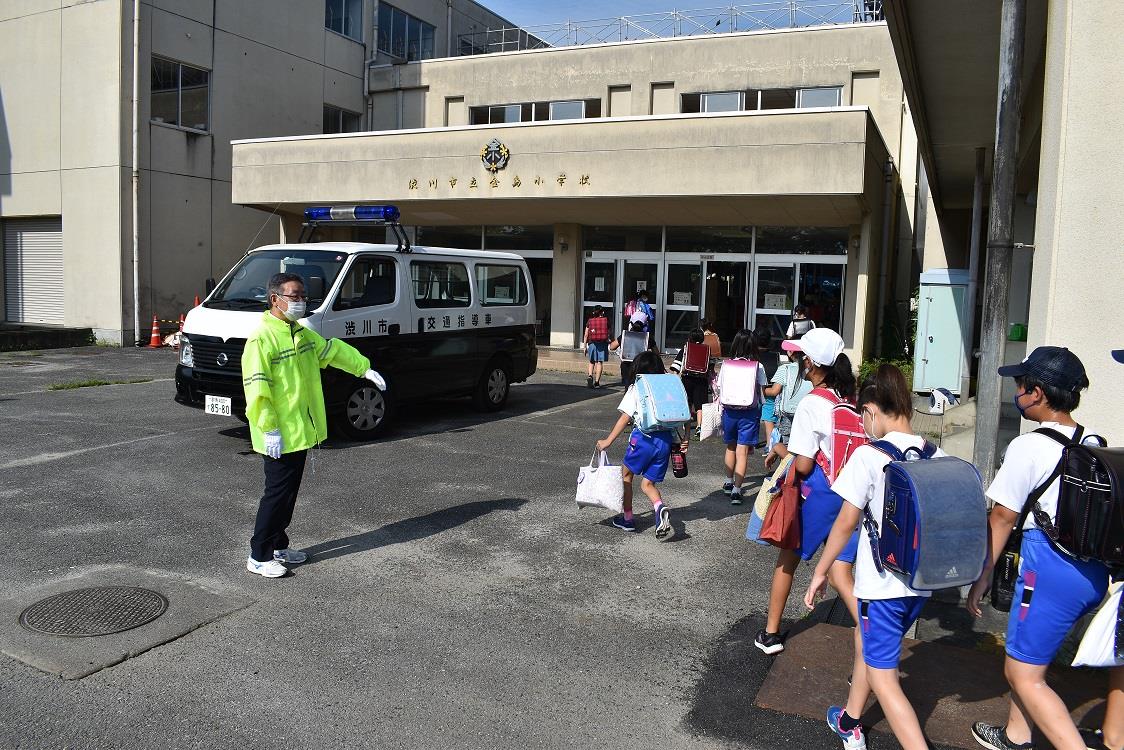 渋川地区交通安全運動車両広報の写真1