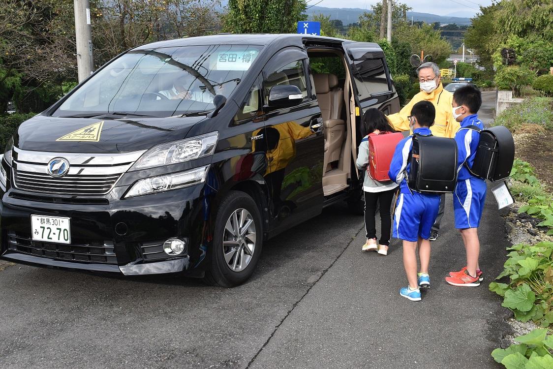 秋の全国交通安全運動車両広報の写真