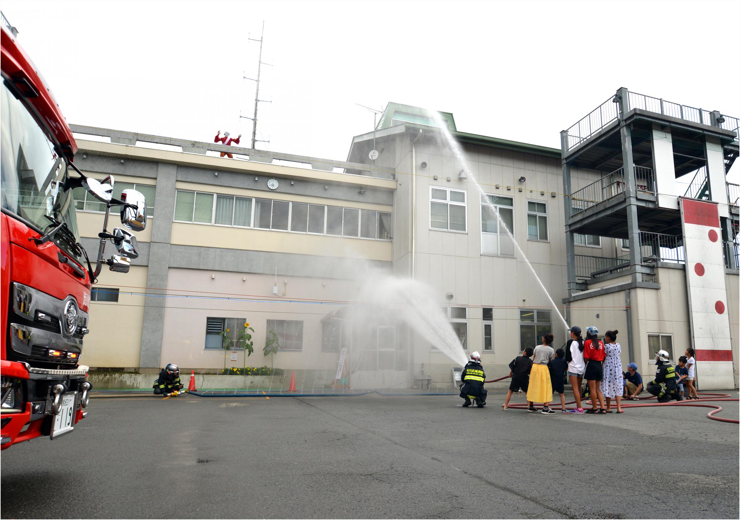 ちびっこ消火訓練_井野次郎