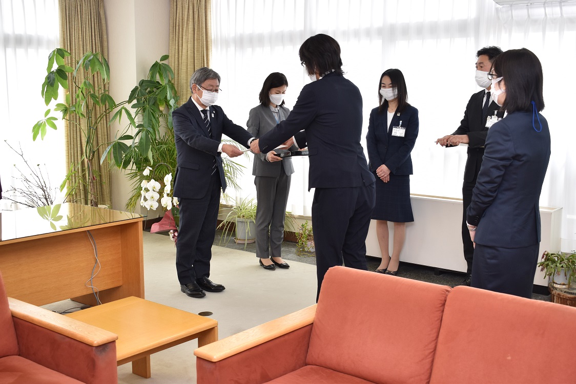 令和4年3月31日_令和4年度県派遣職員及び県後期高齢者医療広域連合派遣職員辞令交付