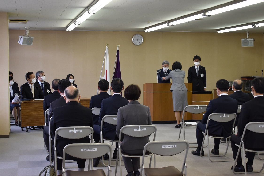 令和4年4月1日_市職員へ辞令交付