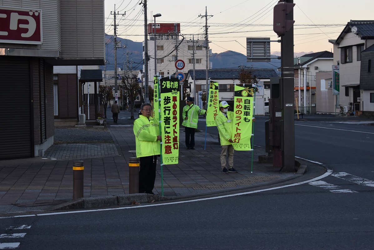 夕暮れ時の早めのライト点灯運動