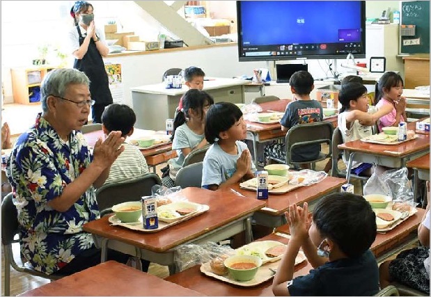 長尾小学校で子どもたちと