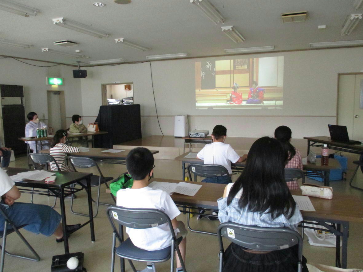 過去の公演映像の視聴写真