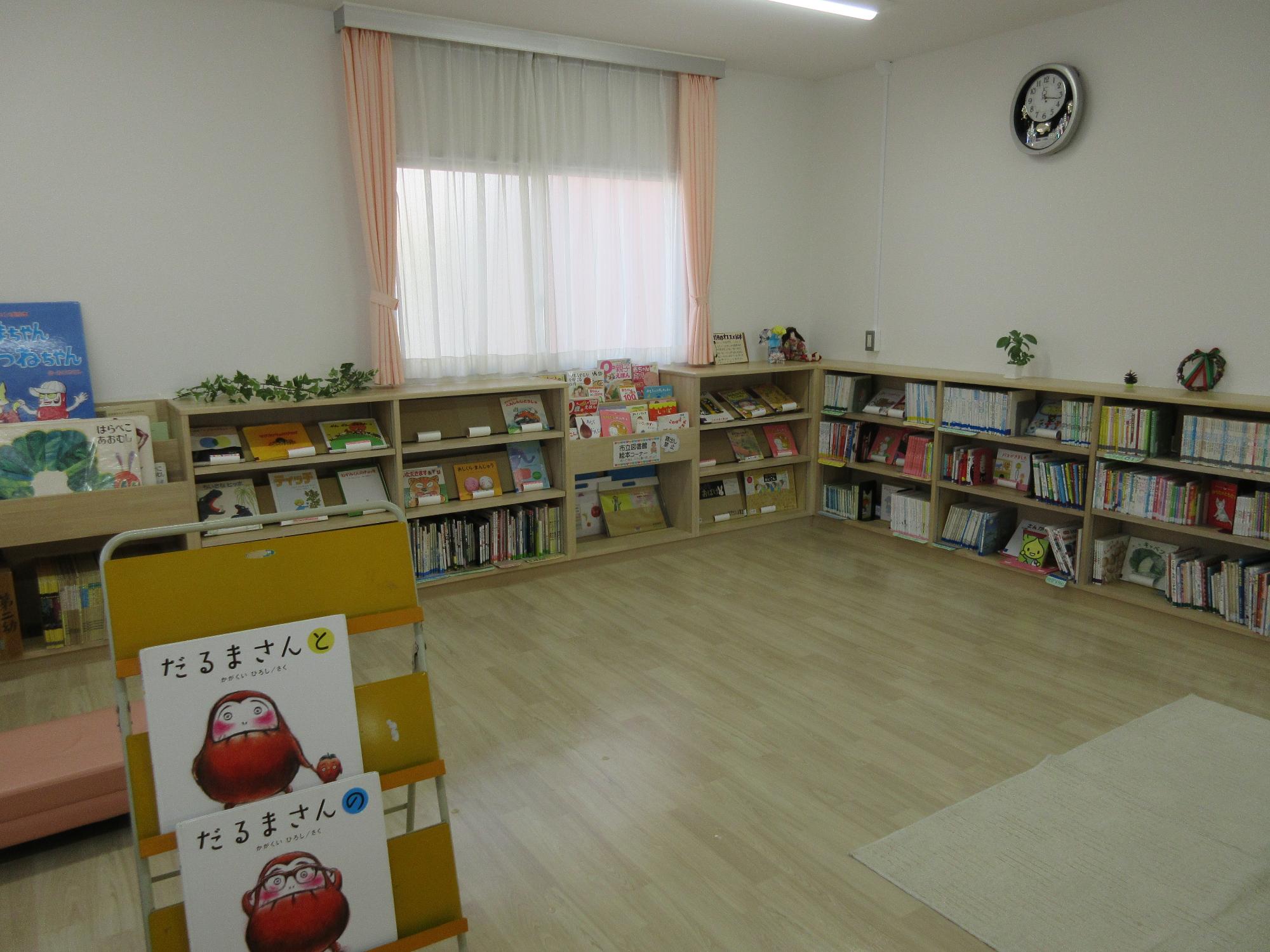 絵本室の写真。 絵本室の写真。