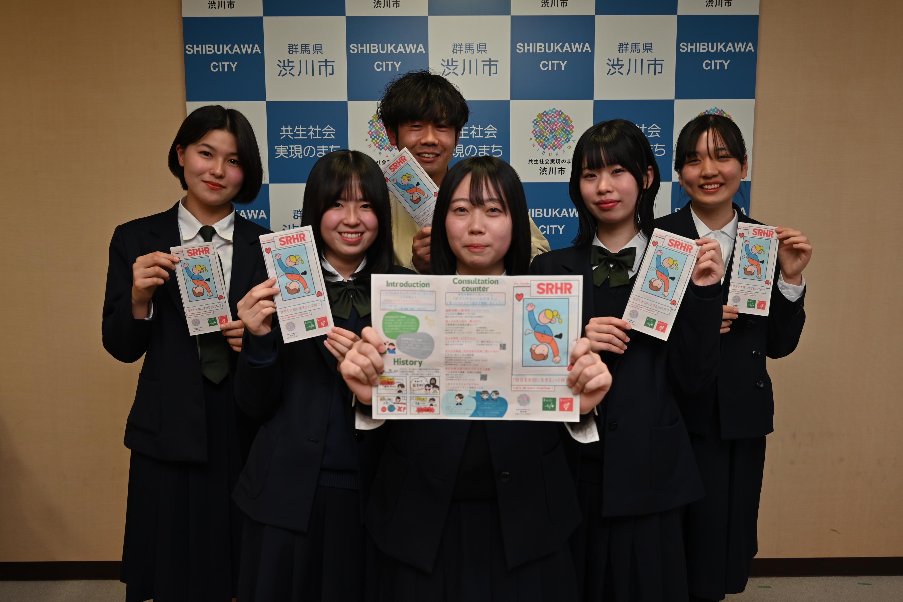 記者会見の様子