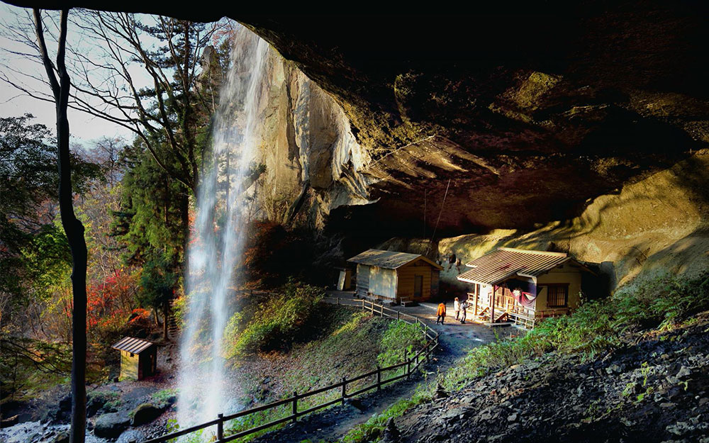 棚下不動の滝の写真