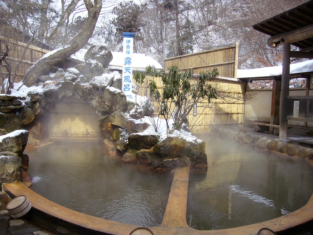 雪が積もった伊香保露天風呂の写真 雪が積もった伊香保露天風呂の写真