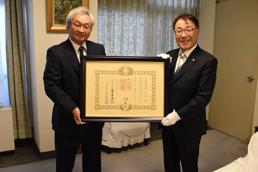 叙勲伝達式（篠田徳壽さん）