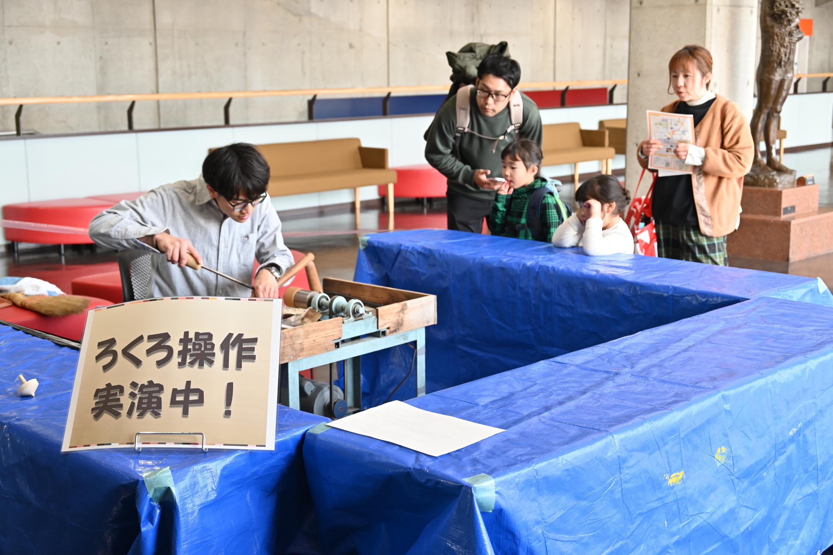 阪口さんこけし制作実演