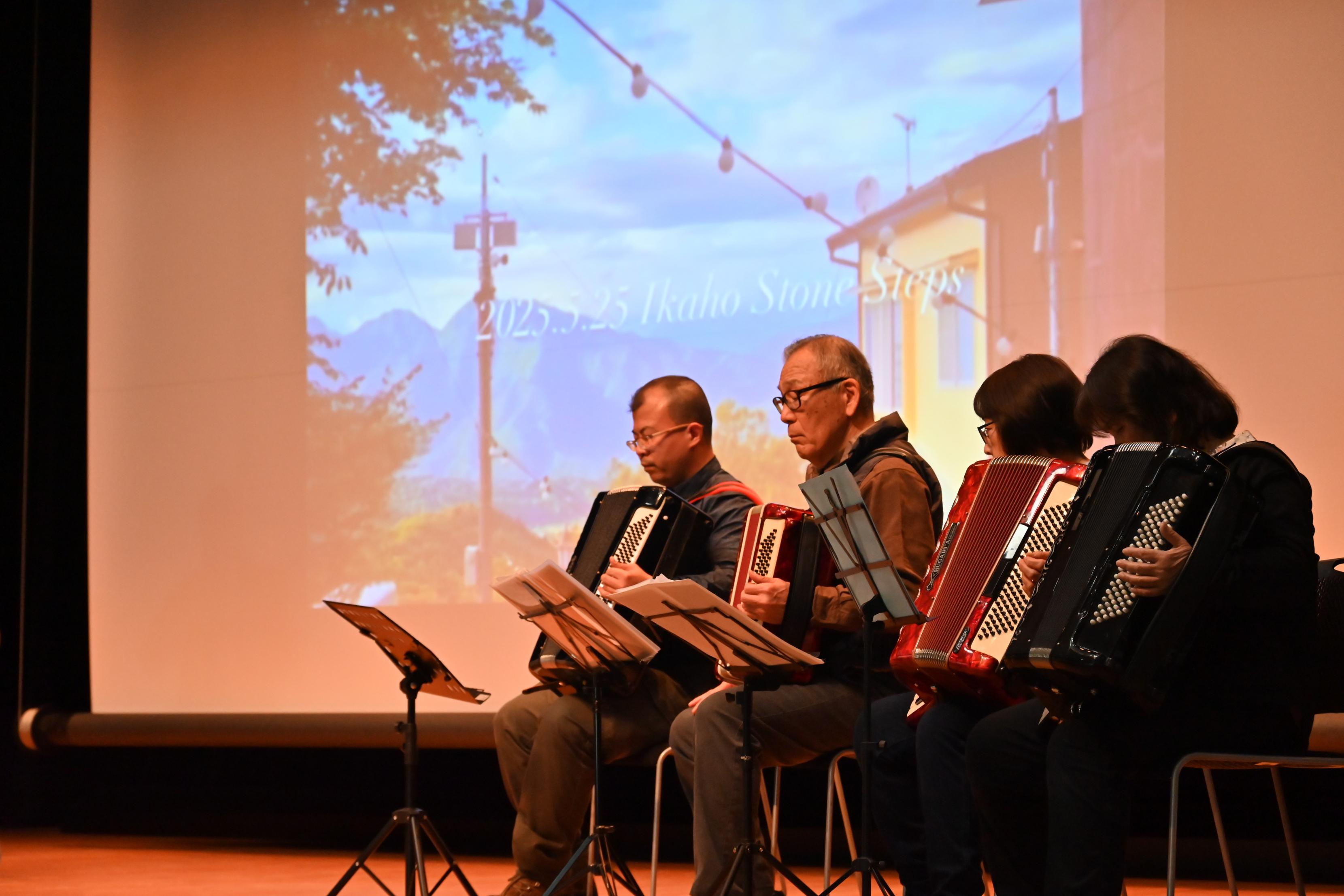胡隊員アコーディオン演奏 胡隊員アコーディオン演奏