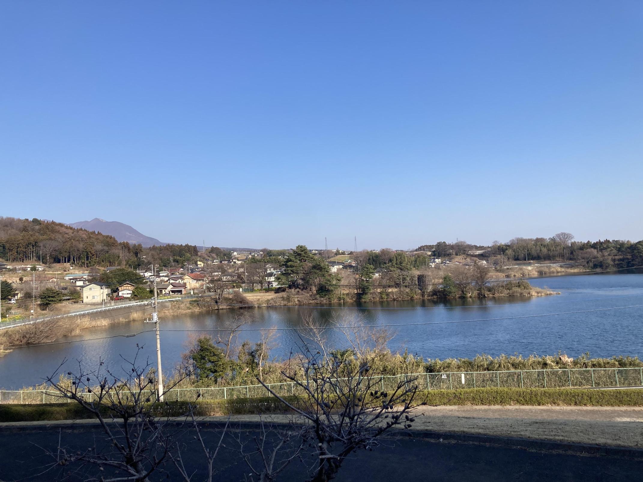 ふるさと公園から見た貯水池