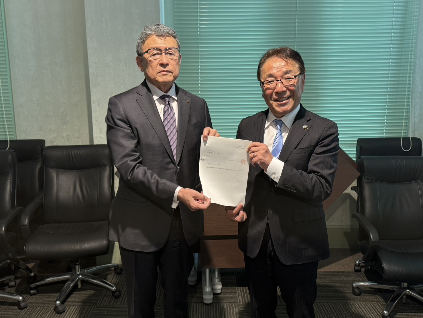 渋川商工会議所等からの要望に対する回答書の提出 渋川商工会議所等からの要望に対する回答書の提出