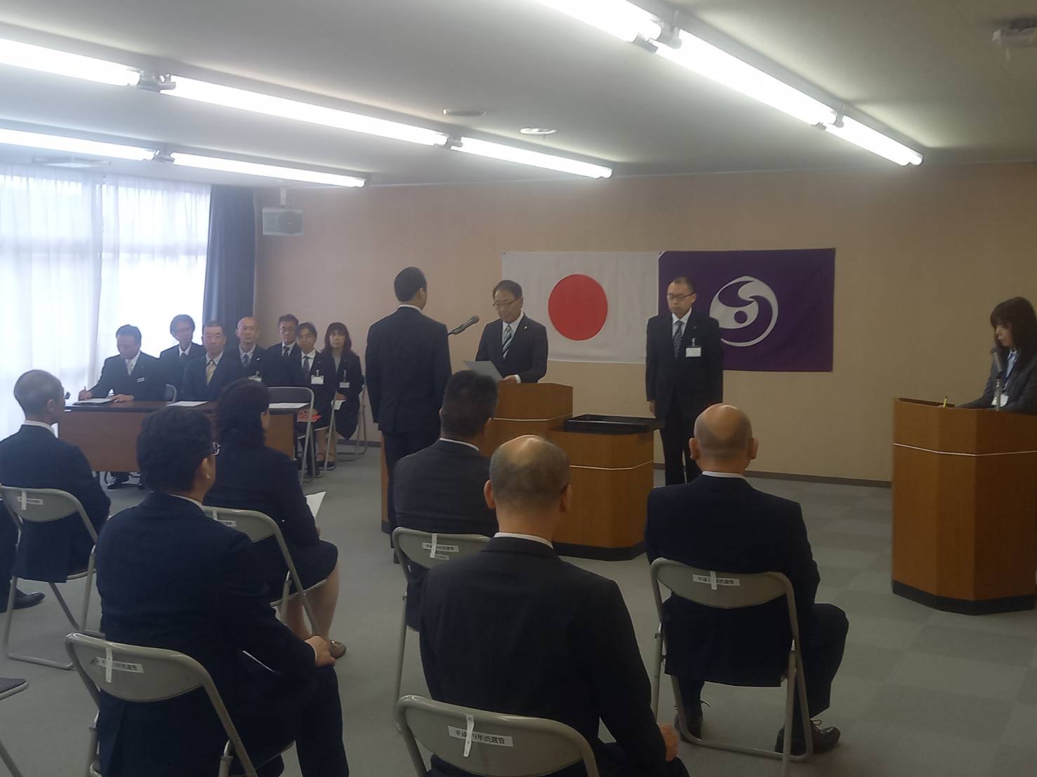 渋川市役所職員への辞令交付