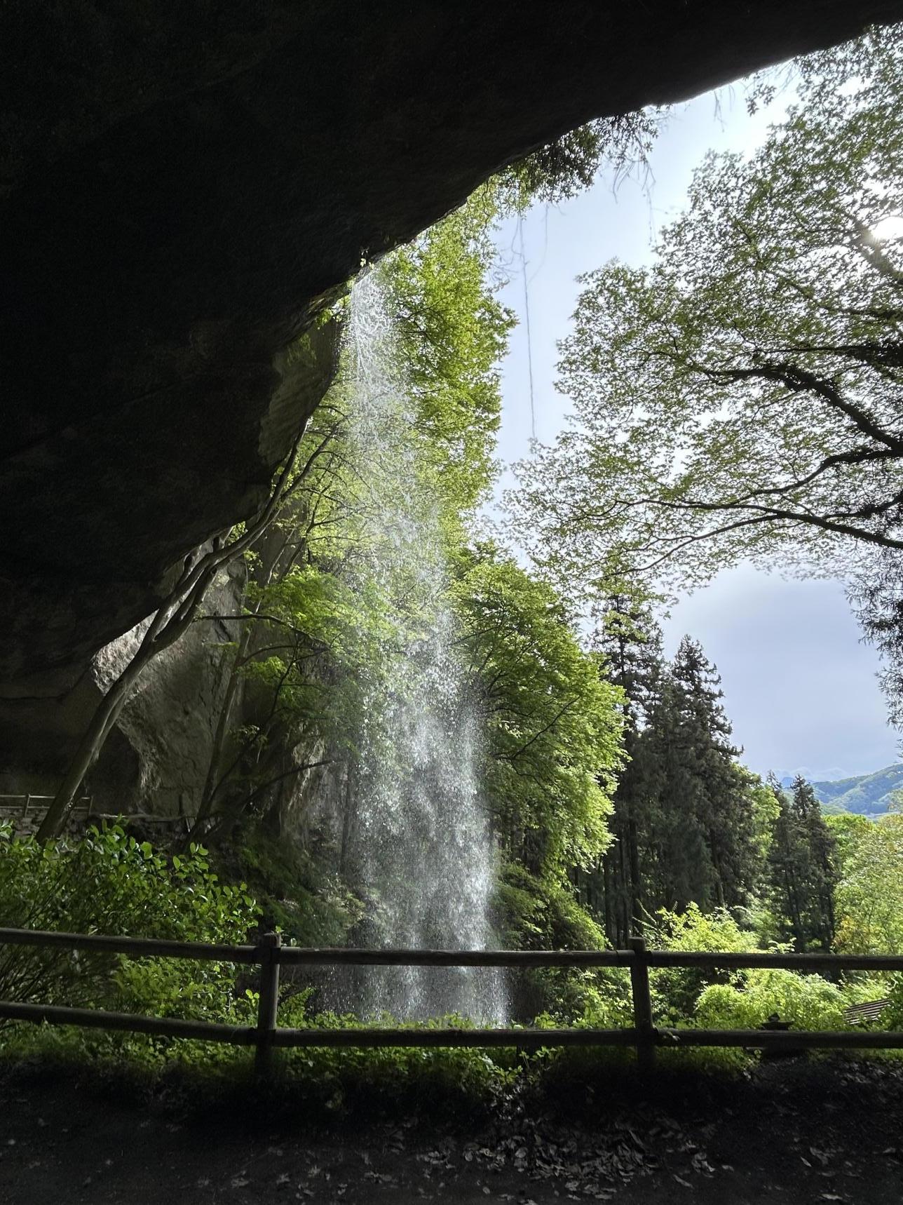 棚下不動の滝裏