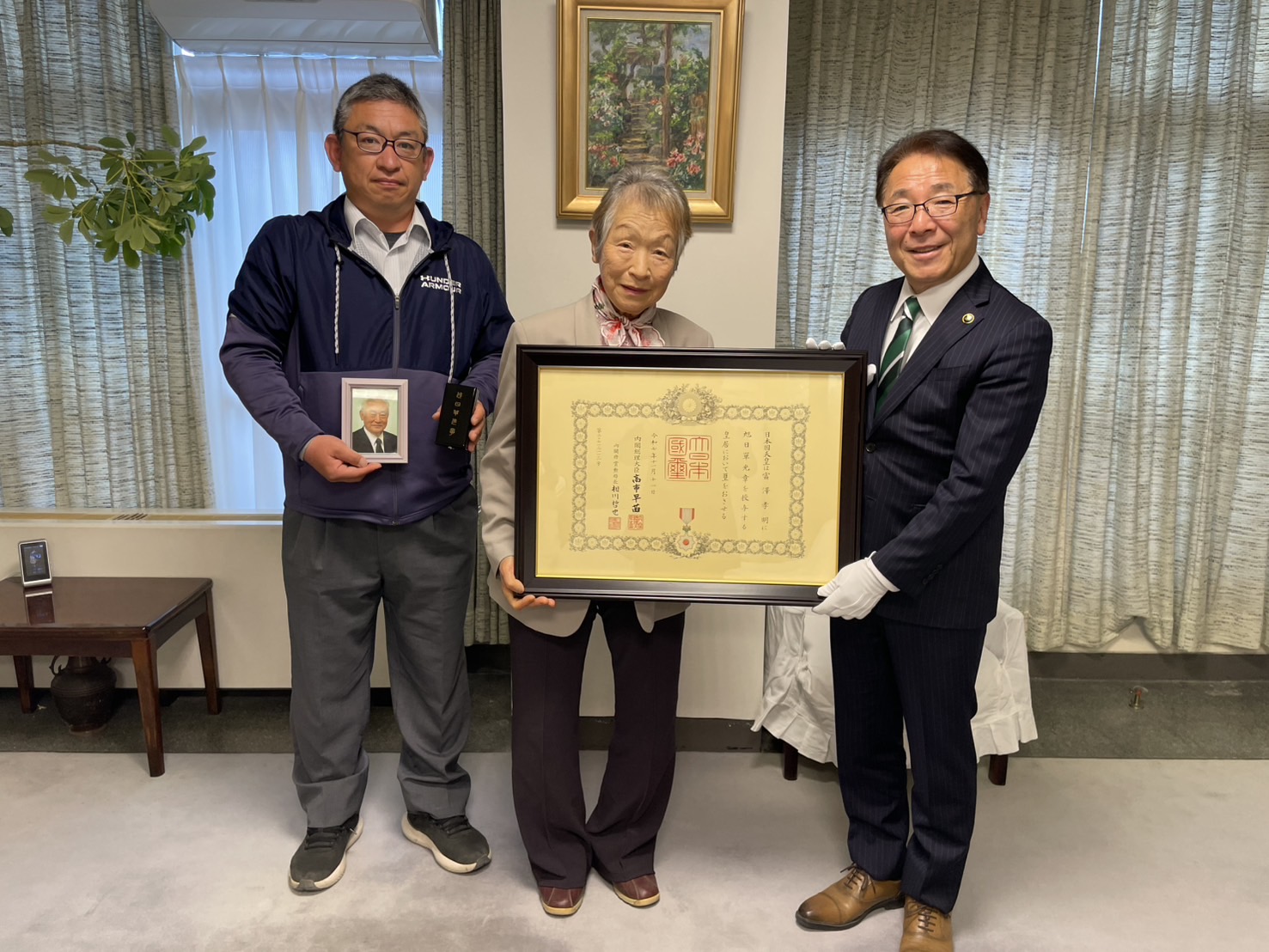 叙勲伝達式(故富澤孝明さん).jpeg 叙勲伝達式(故富澤孝明さん).jpeg