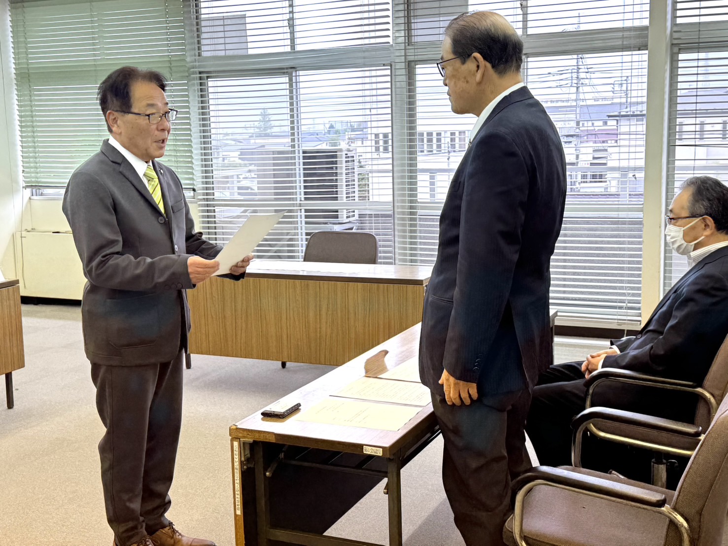 渋川市行政不服審査会委員委嘱状交付式及び第1回審査会.jpeg 渋川市行政不服審査会委員委嘱状交付式及び第1回審査会.jpeg