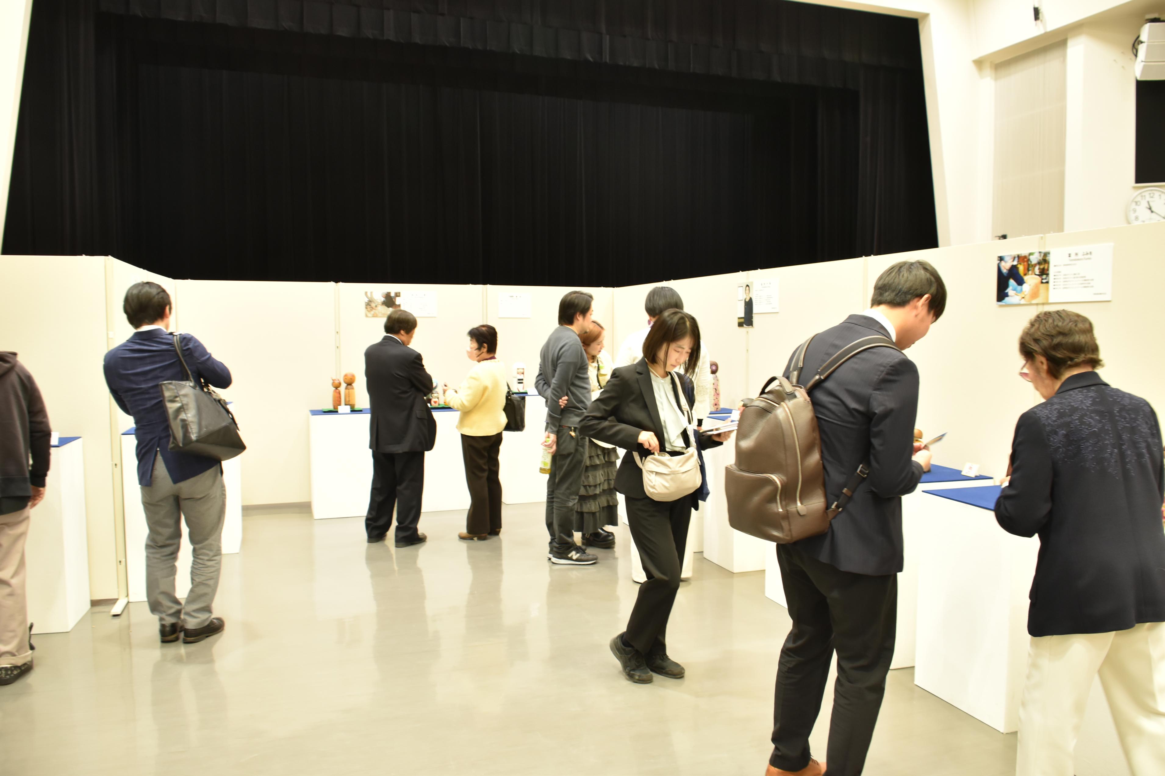 第31回全国創作こけし美術展の様子2.JPG