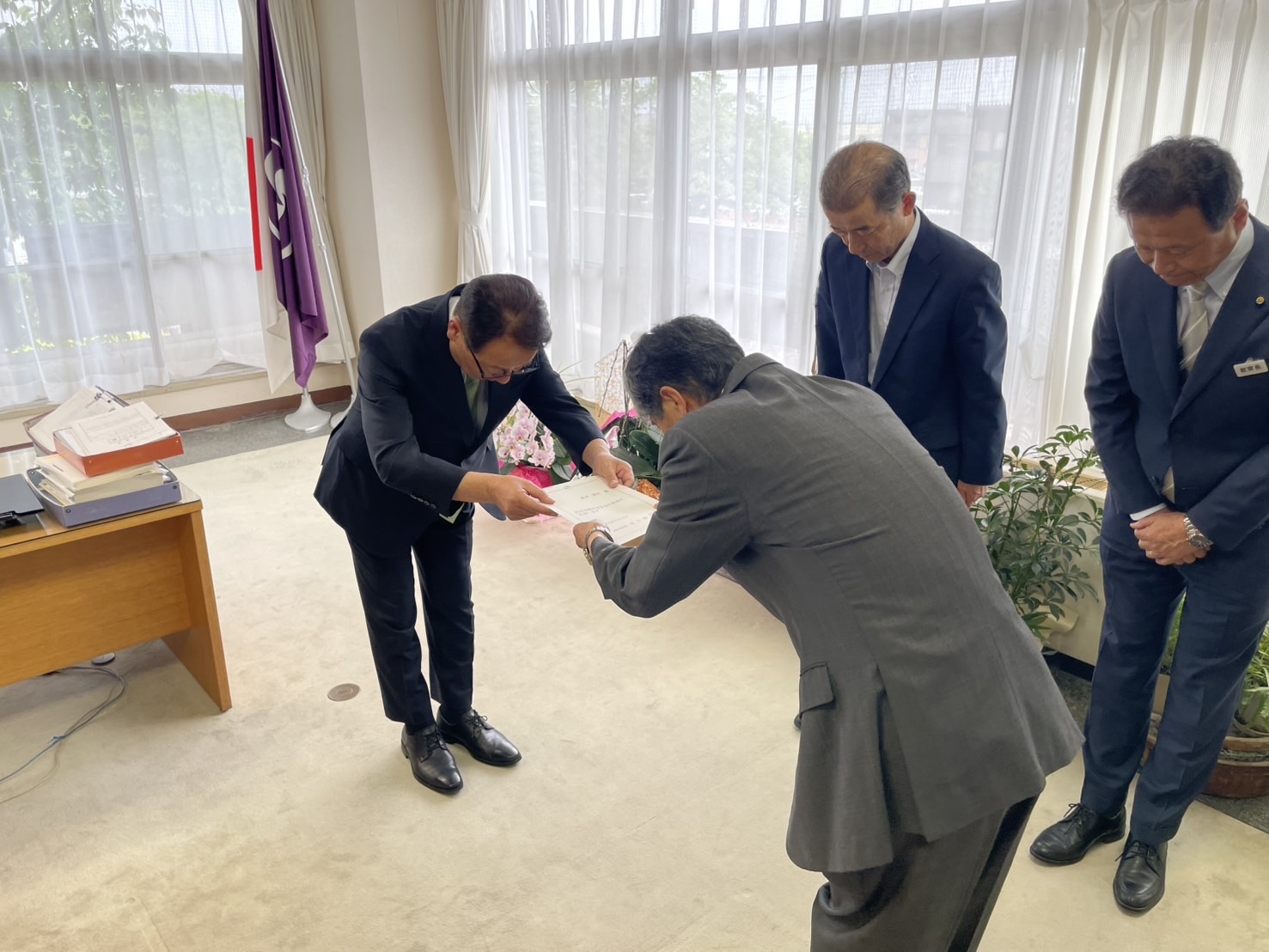 教育委員辞令交付.jpeg