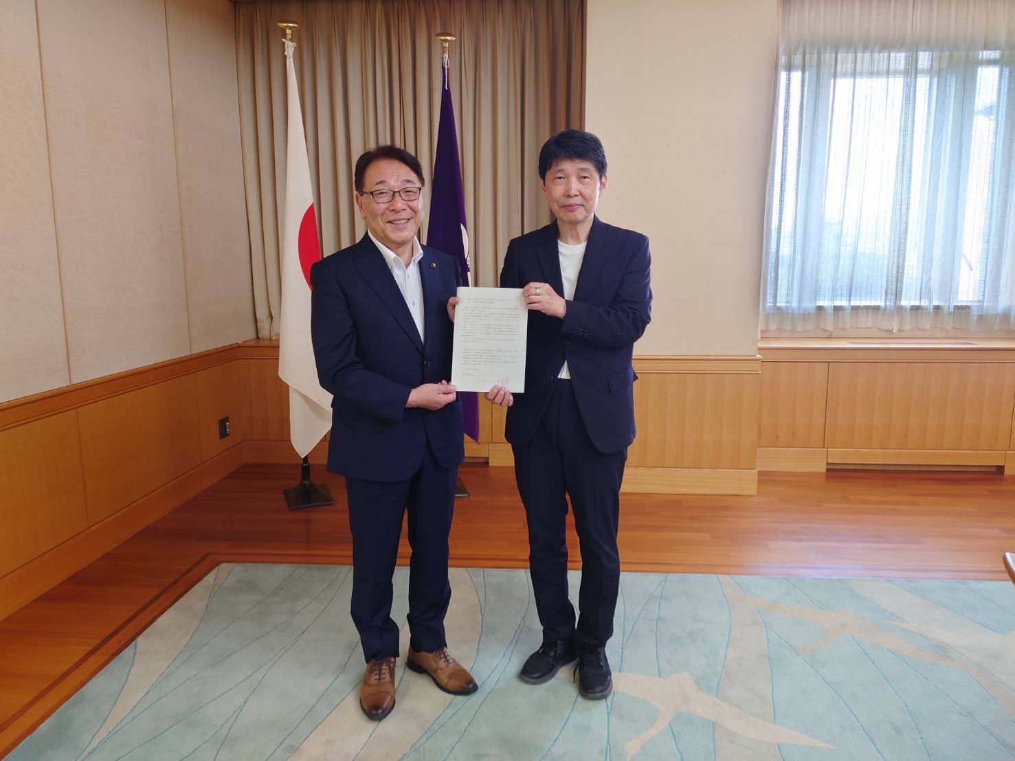 群馬県知事へ要望書の提出.jpeg 群馬県知事へ要望書の提出.jpeg