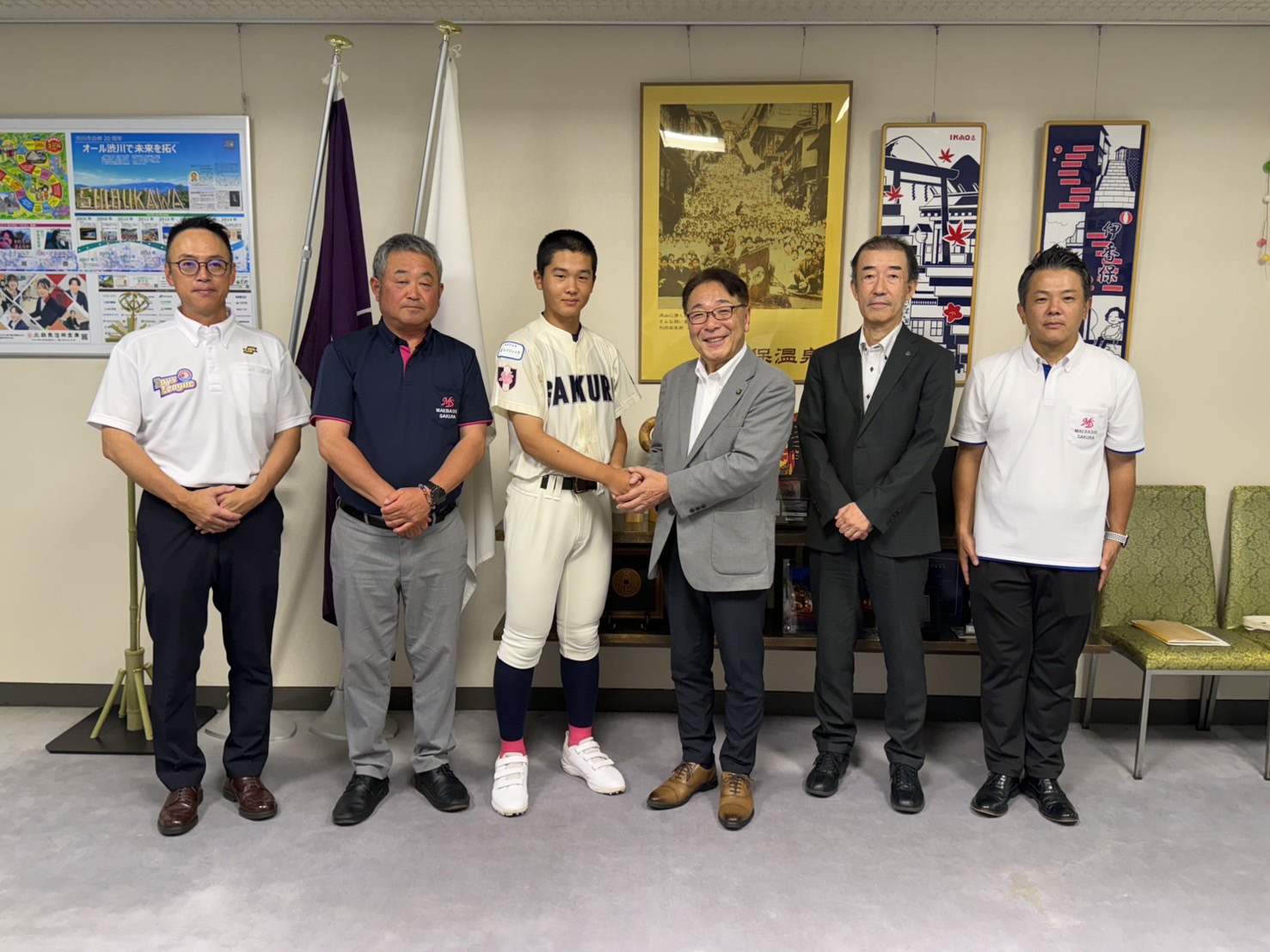 第42回世界少年野球大会出場青木暖和さんによる市長表敬訪問.jpeg 第42回世界少年野球大会出場青木暖和さんによる市長表敬訪問.jpeg