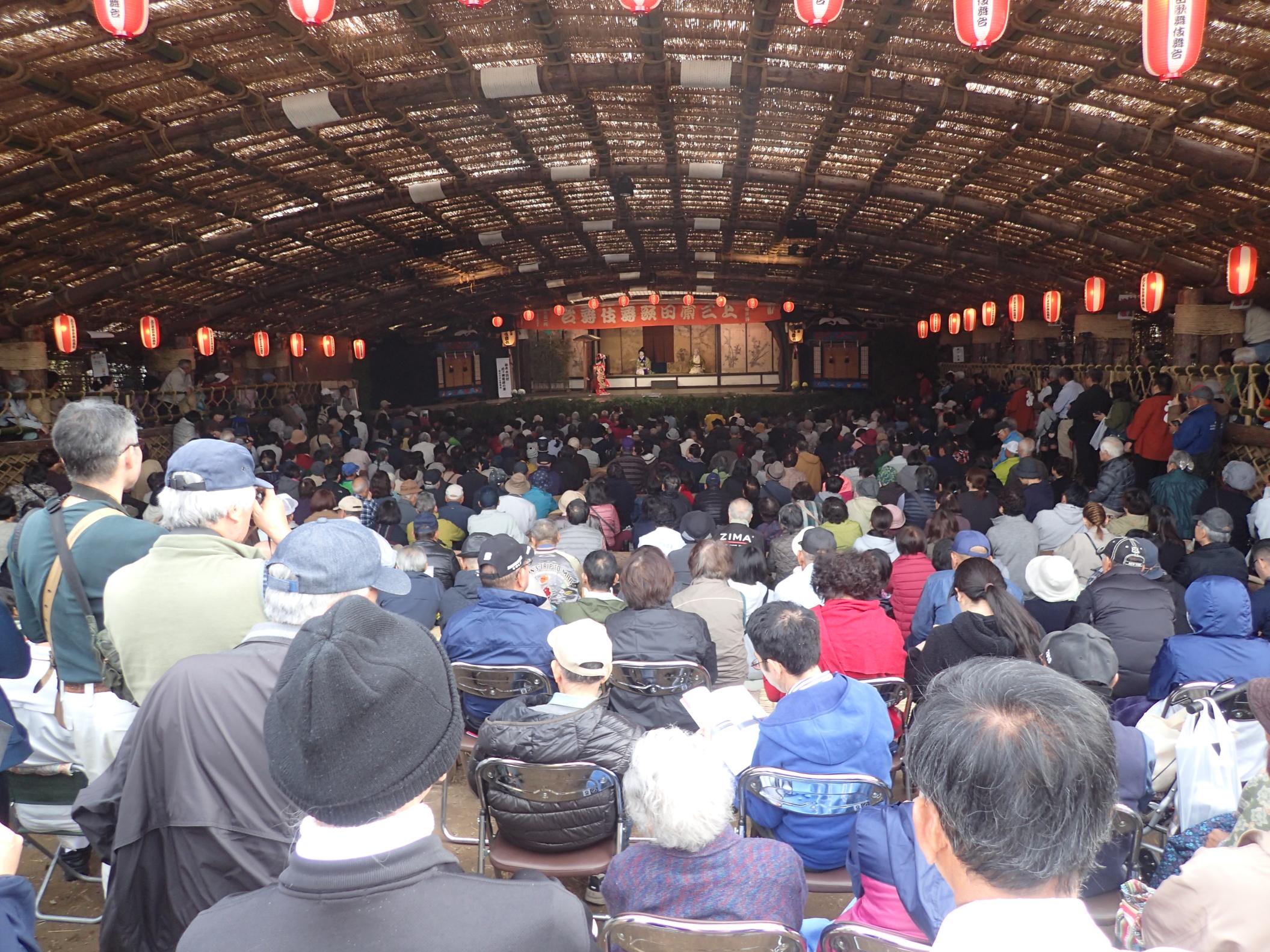 舞台公演.JPG 舞台公演.JPG