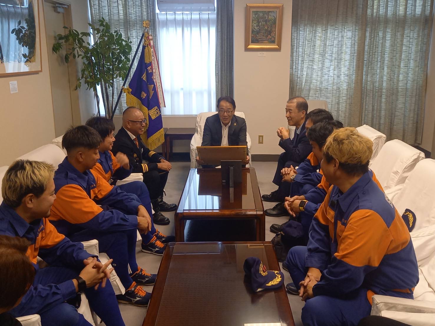 市消防団第2分団 群馬県消防ポンプ操法競技大会優勝に伴う市長表敬訪問.jpeg